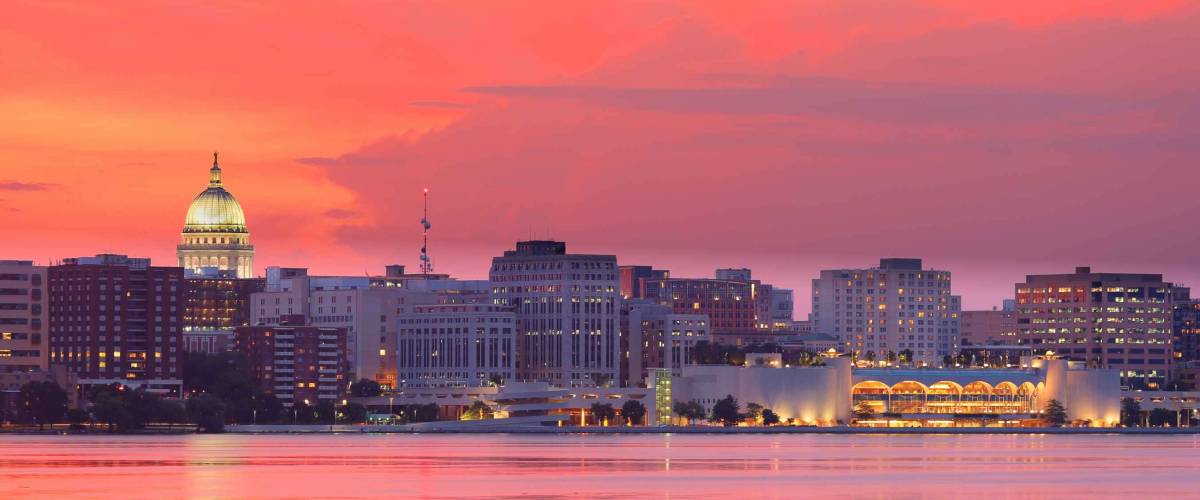 Skyline of Madison of Wisconsin at sunset viewing from Olin Turville Park. Photo showing the state capital and lake Monona with reflections, Madison, Wisconsin, USA.