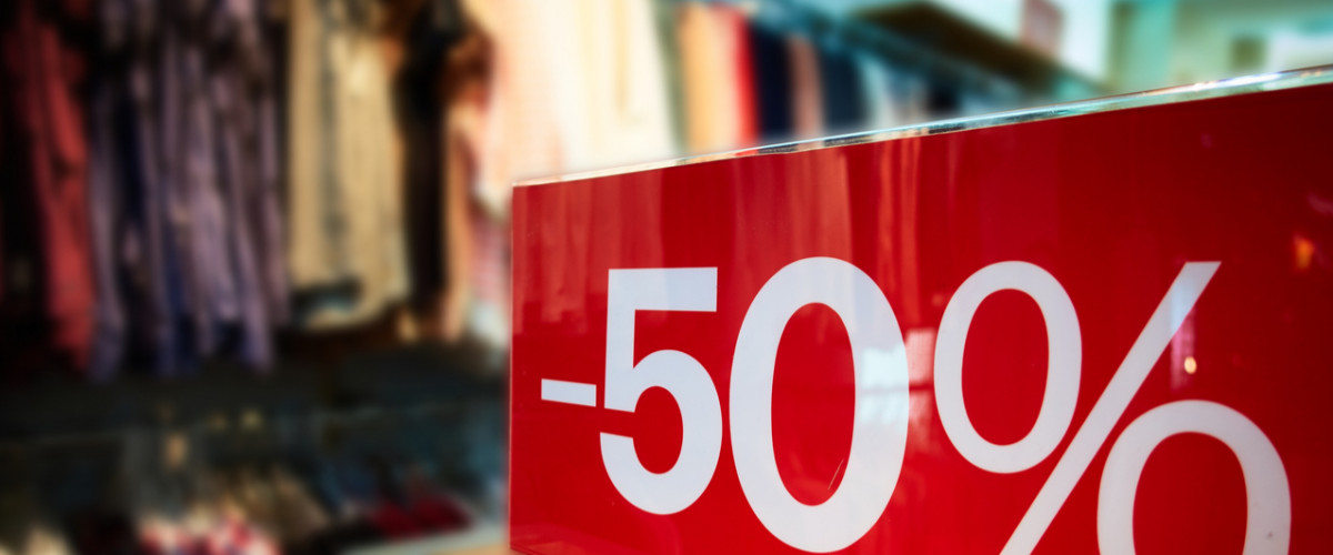 Percentage discount sign in clothing store
