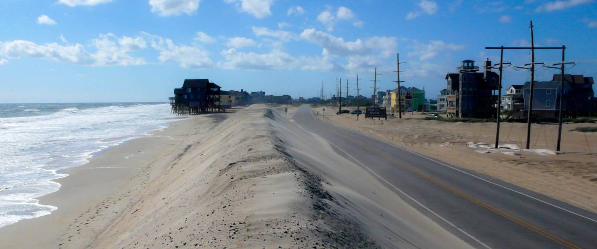highway next t o the ocean in the Outer Banks of North Carolina