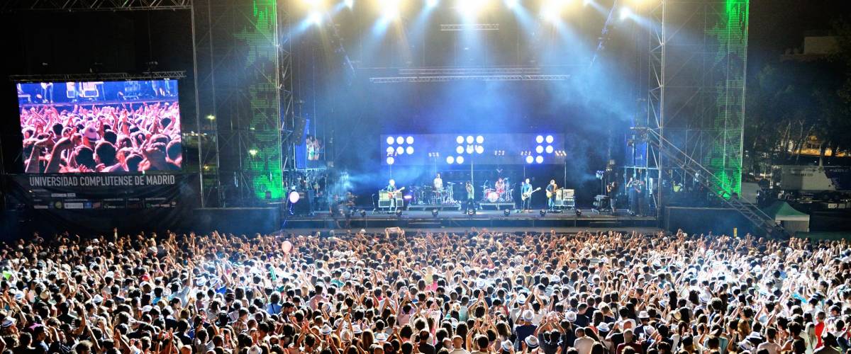 MADRID - SEP 13: Crowd in a concert at Dcode Festival on September 13, 2014 in Madrid, Spain.