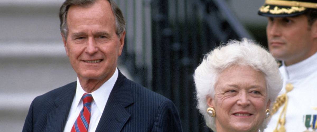 Washington DC., USA, 1989President George H.W. Bush and First Lady Barbara Bush stand at the South Portico of the White House awaiting the arrival of Diplomatic guest.