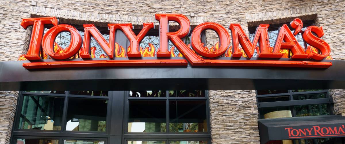 UNIVERSAL CITY, CA/USA DECEMBER 22, 2015: Tony Roma's restaurant exterior and logo. Tony Roma's is a casual dining chain restaurant specializing in baby back ribs.