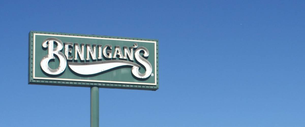 TYLER, TEXAS - DEC. 29: In July 2008, all company-owned Bennigan's restaurants were closed when the owner filed for Chapter 7 bankruptcy. Abandoned Bennigans in Tyler Texas December 29,2008