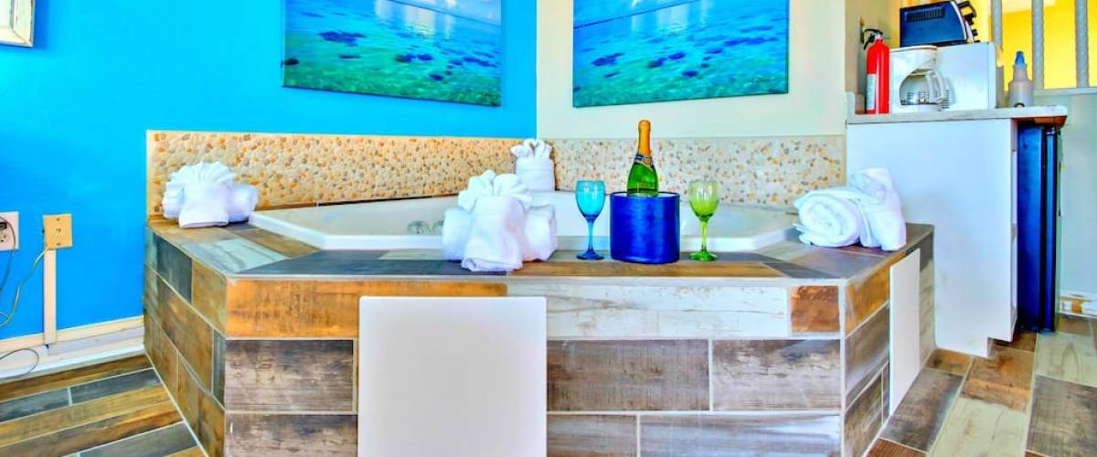 OCEANFRONT HONEYMOON JACUZZI CONDO in Myrtle Beach, South Carolina