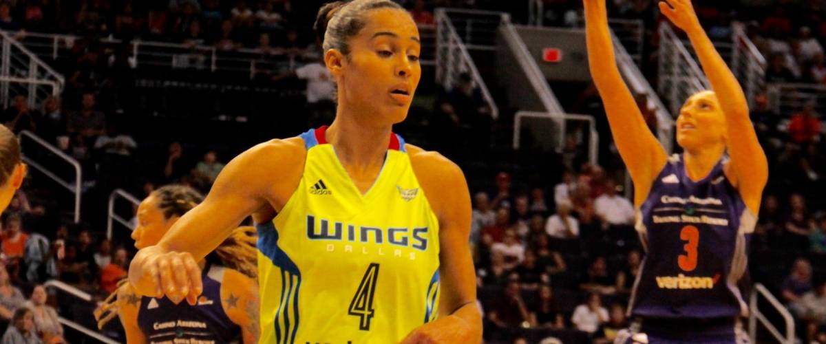 Skylar Diggins guard for the Dallas Wings at Talking Stick Resort Arena in Phoenix,Arizona USA May 27,2017.