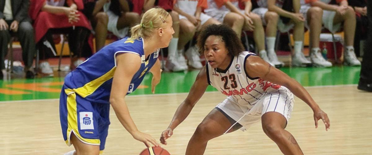 YEKATERINBURG, RUSSIA - NOV 27. Olympic and WNBA winner Cappie Pondexter (UMMC) during women Euroleague 2009 game.