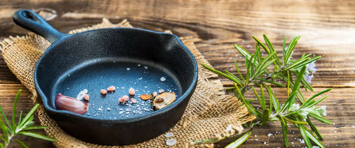 cast iron frying pan