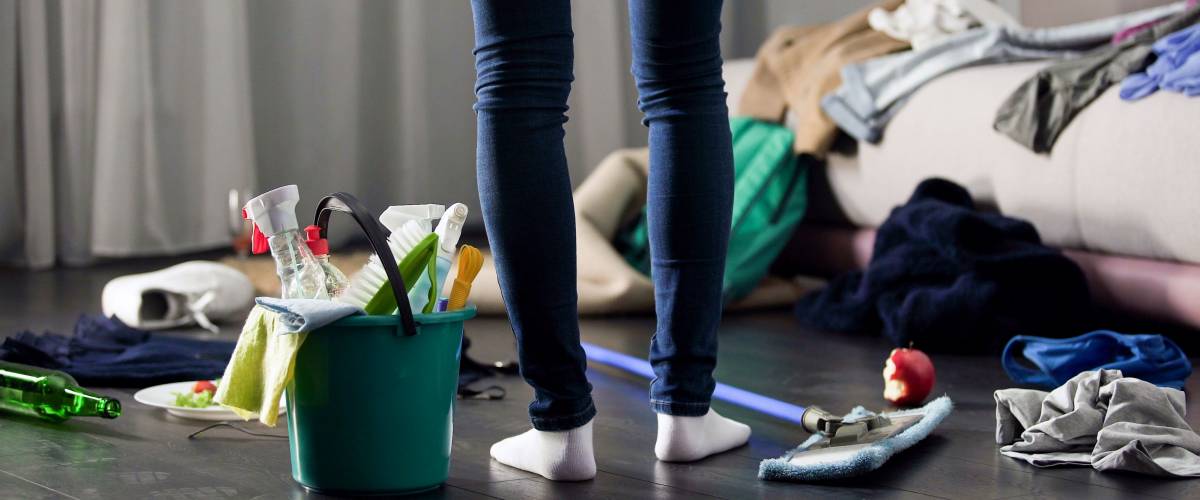 Woman horrified by mess left after party in her apartment, cleaning service