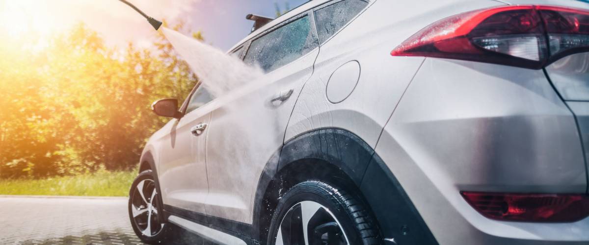Manual car wash with pressurized water in car wash outside.