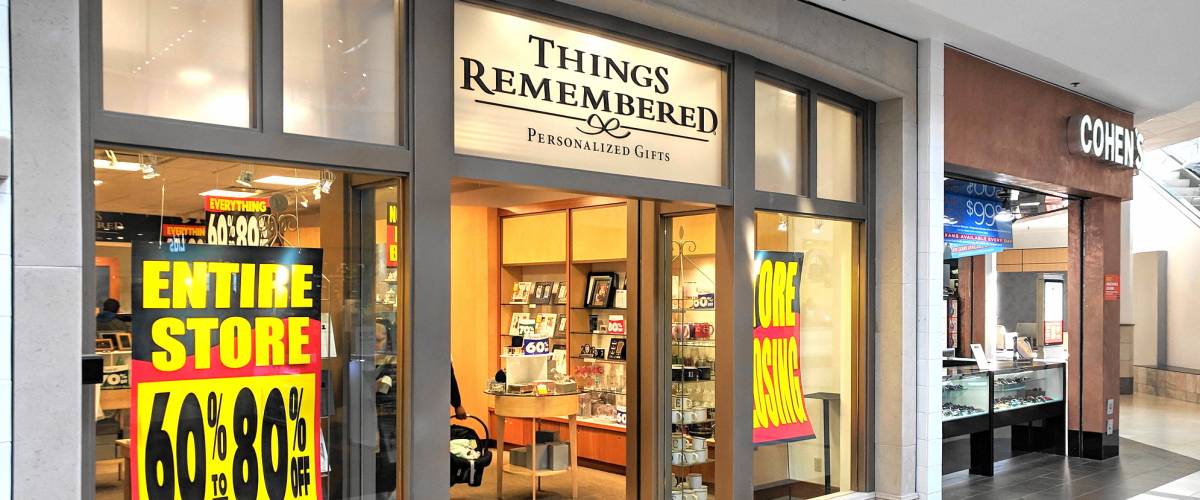 A Things Remembered store's going out of business signs in Waterford, CT