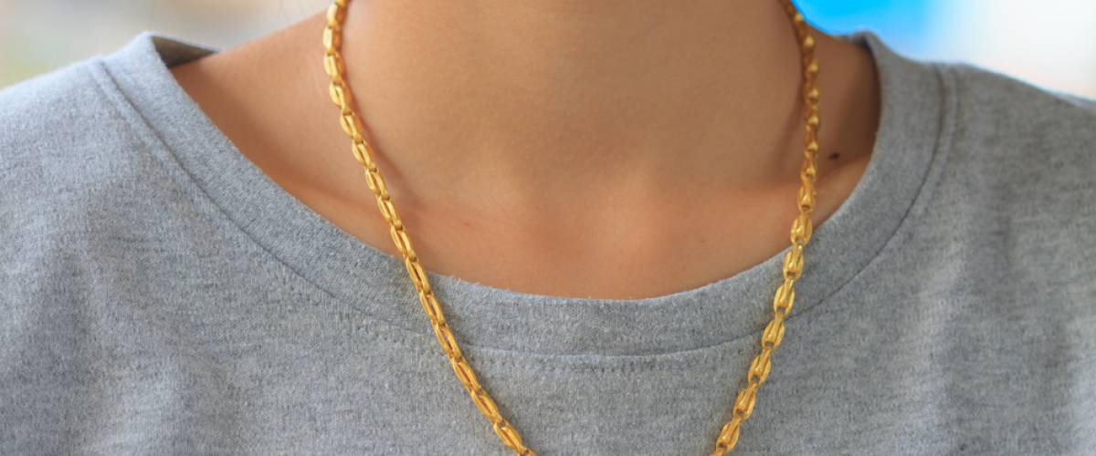 Gold chain necklace