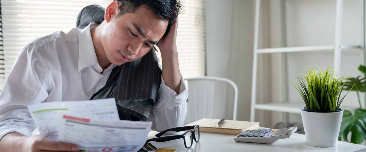 Keeping track of many minimum payments and monthly due dates is difficult