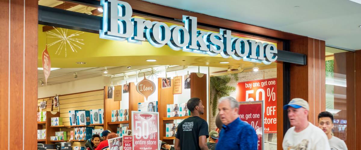 New Orleans, USA - Nov 25, 2017: In Lakeside Shopping Center, featuring Brookstone retail store. Black Friday sale with shoppers walking about.