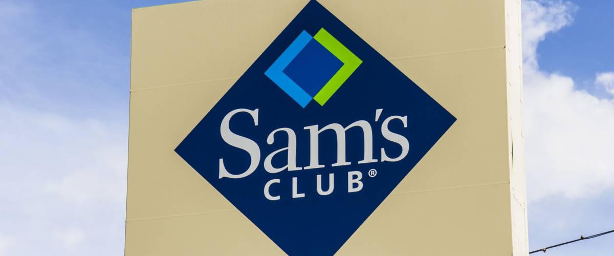 Kokomo - Circa October 2016: Sam's Club Warehouse Logo and Signage. Sam's Club is a chain of membership only stores owned by Walmart I