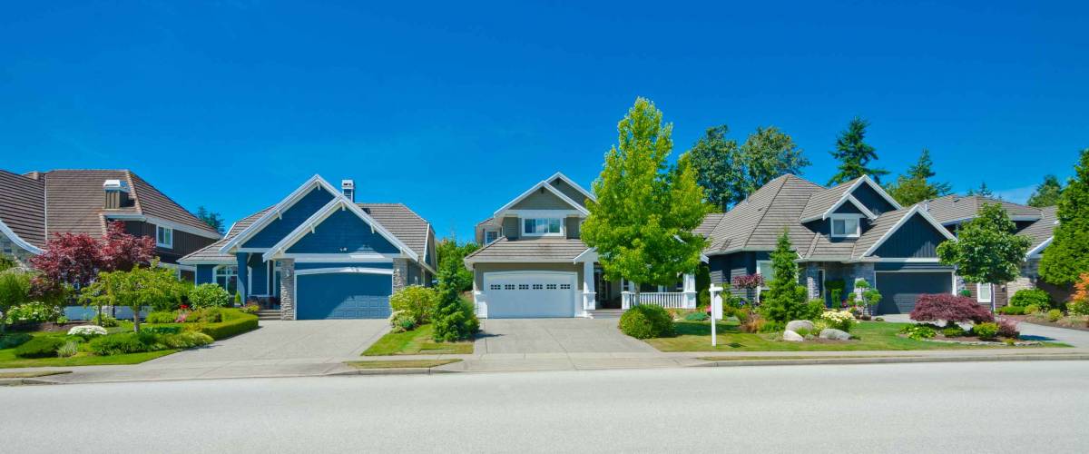 Nice and comfortable neighborhood. Some homes on the empty street in the suburbs of the North America. Canada.