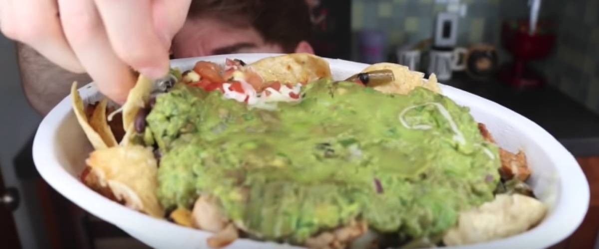 Chipotle bowl with chips